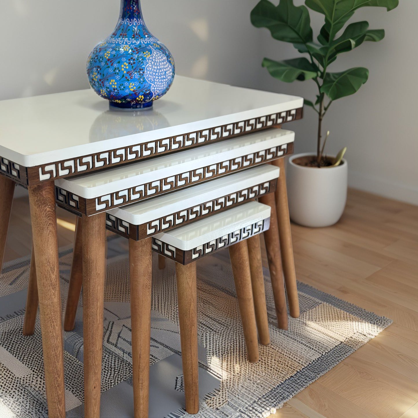 Evmob Lüks 1. Sınıf Mdf Oymalı 4’lü Zigon Sehpa Seti – Krem & Ceviz, Modern Tasarım